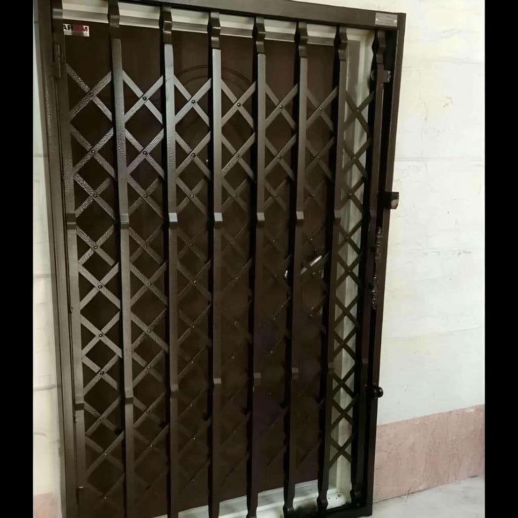 درب آکاردئونی فلزی ورودی ساختمان
