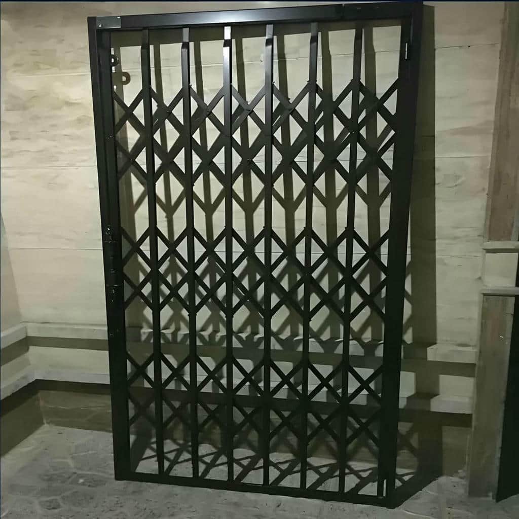 حفاظ کشویی فلزی ورودی ساختمان