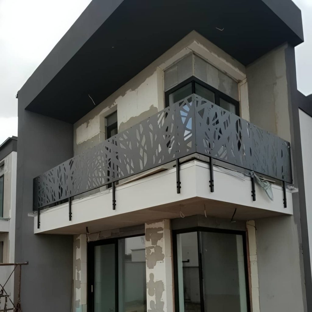 نرده تراس با پوشش رنگی