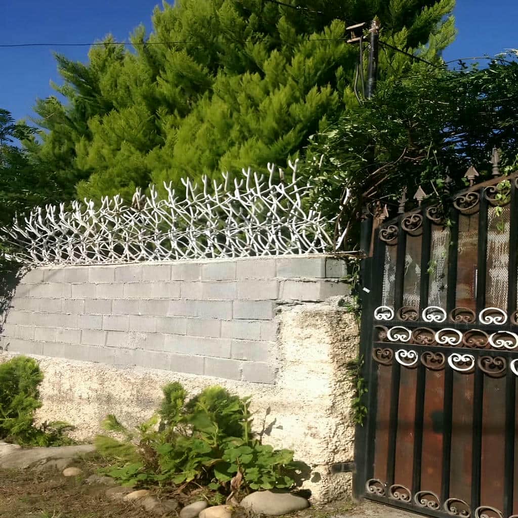 نرده حفاظ دیوار ویلایی با فرم مدرن