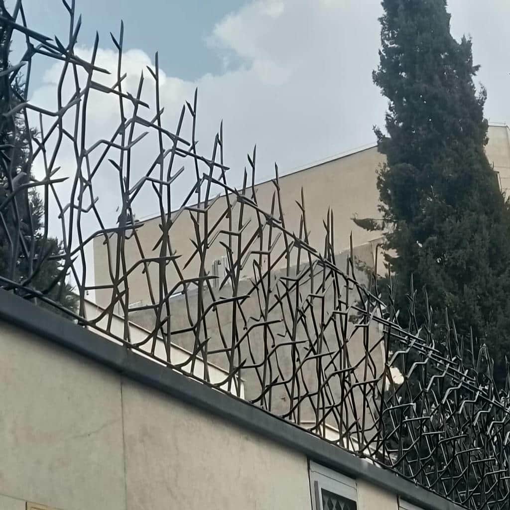 نرده حفاظ دیوار شاخه ای