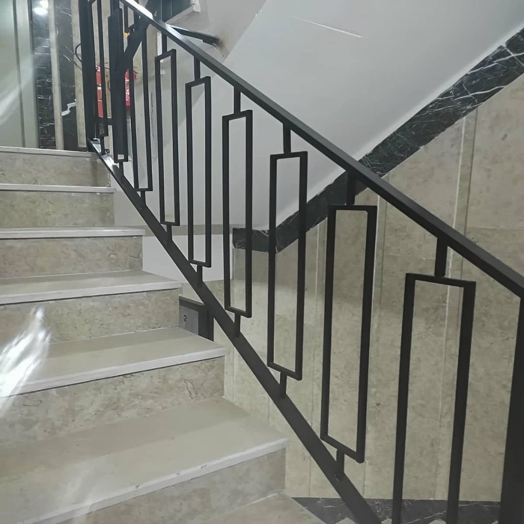 راه پله مسکونی با طراحی کاربردی