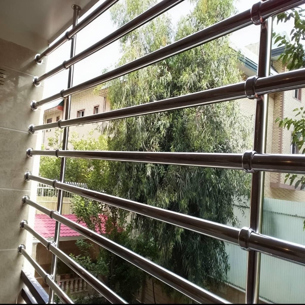 پایه نگهدارنده نرده بالکن
