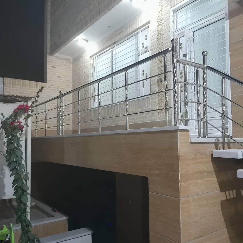 نرده بالکن فضای پرتردد