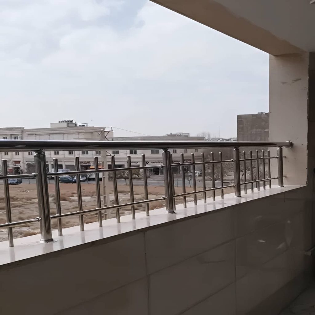 نرده تراس آپارتمان مدرن