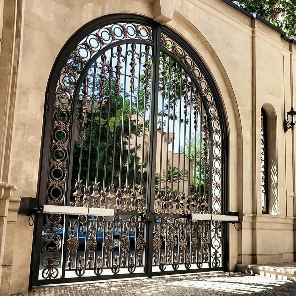 سیستم کنترل درب حیاط