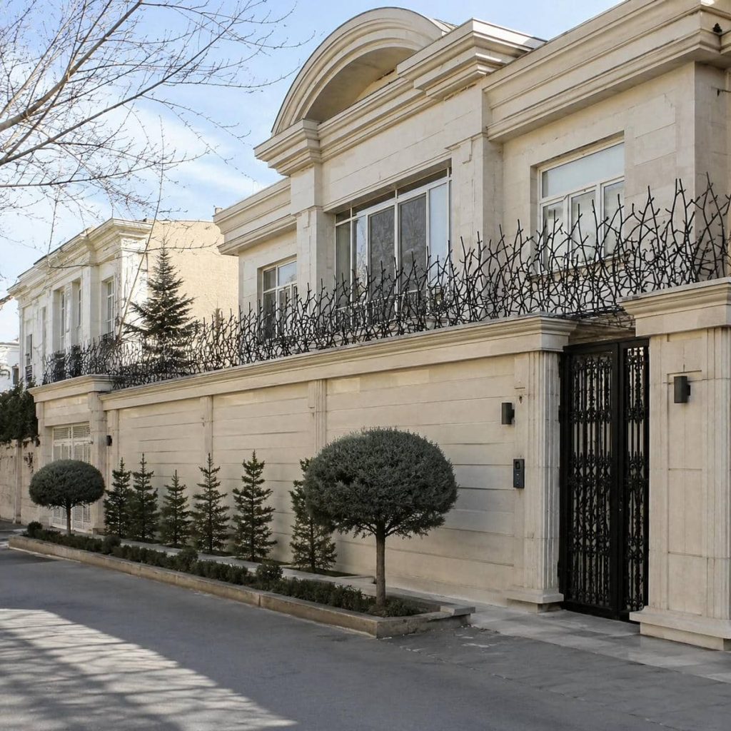 حفاظ لیلیوم کنار محوطه
