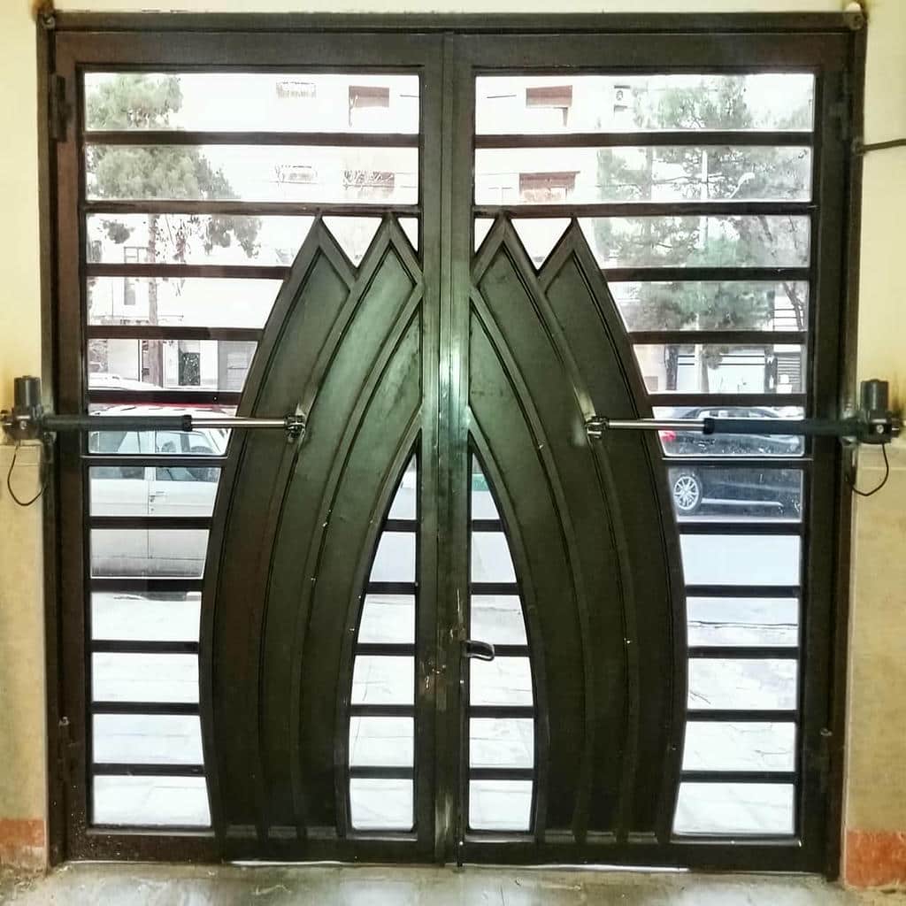 جک درب پارکینگ بازویی مشکی در سمنان مرکز تخصصی فروش جک درب پارکینگ در سمنان و حومه